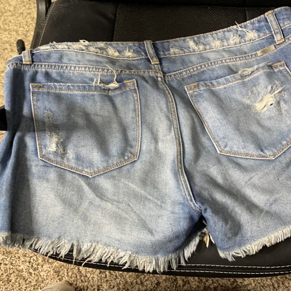 KanCan distressed shorts. - Picture 2 of 3